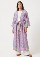 Langer Boho-Kimono Lila mit Streublumen | Sumihana