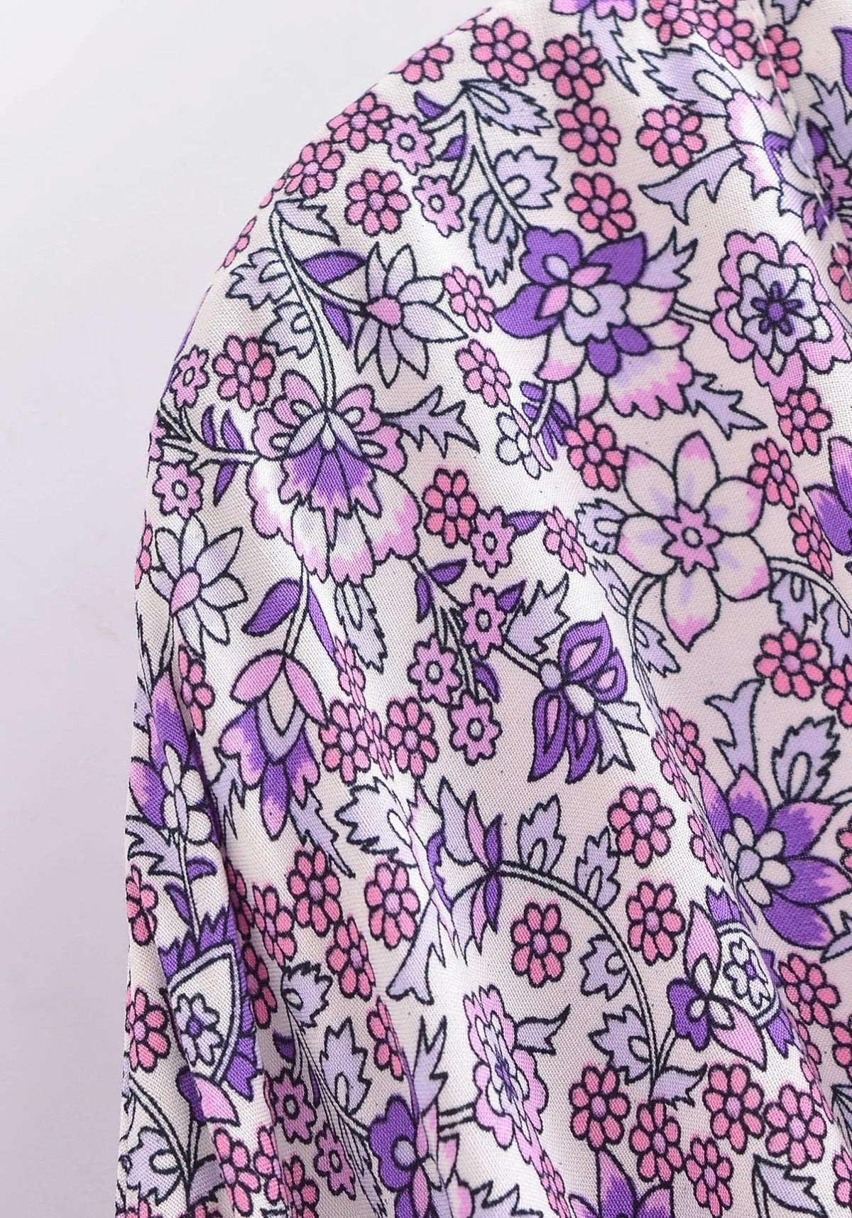 Langer Boho-Kimono Lila mit Streublumen | Sumihana