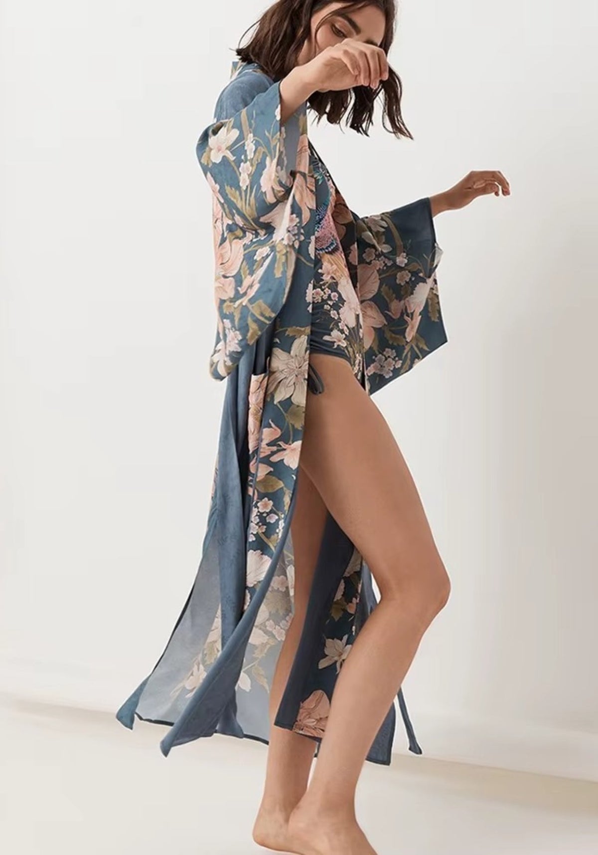 Langer Kimono mit Blumenmuster